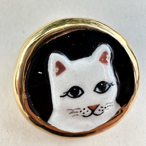 Vintage Ceramic White Cat Face Brooch Hand Painted Cameo Portrait Kitsch Kawaii - Picture 2 of 3